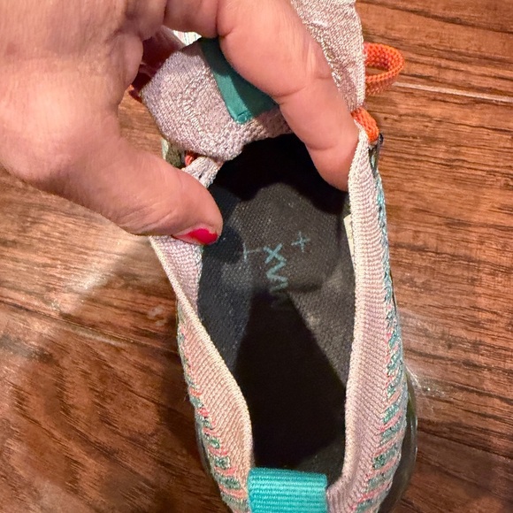 Nike Women's Vapormax Flyknit Multicolor Running Shoes​ - Picture 3 of 8